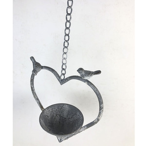 Mangeoire à oiseaux suspendue en métal <span class=keywords><strong>peint</strong></span>, style rustique, antique, vintage, design en forme de cœur, résistante à l'eau, pour l'extérieur, la cour, l'observation des oiseaux - Product Image 4