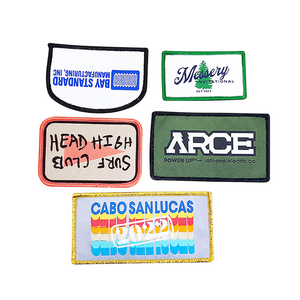 Parches de sombrero de hierro bordados de diseño personalizado promocional de fábrica de China para ropa - Product Image 2