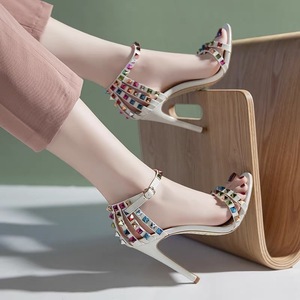 Sandales colorées à talons pour femme, ornées de cristaux brillants, réfléchissantes, à la mode, sexy, avec clous métalliques et rivets, talons scintillants pour femmes - Product Image 5