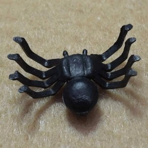 10 Pièces d'araignées artificielles luminescentes pour décorations de Noël, jouets de farces pour Halloween et fêtes d'anniversaire - Product Image 3