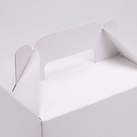 Boîtes cadeaux personnalisées en carton blanc couché avec poignée, recyclables, pour bonbons et sucreries, idéales pour les fêtes et événements.