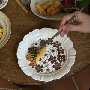 Assiette en céramique florale vintage personnalisable avec motif dentelle finlandaise pour le petit-déjeuner, les desserts, les mariages, les dîners - Product Image 2