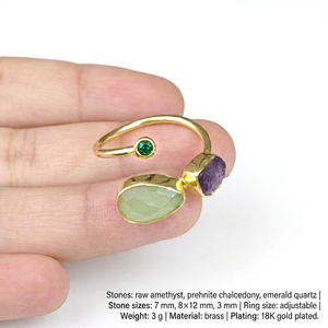 Bague en laiton plaqué or 18 carats avec trois pierres précieuses : améthyste brute, préhnite, calcédoine, émeraude, quartz – Bague ajustable pour usage quotidien - Product Image 1