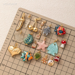 Reef & Relish |   Collection de pendentifs en laiton plaqué or 18 carats et céramique pour la création de bijoux DIY |   Breloques sur le thème de la vie marine et des aliments - Product Image 5