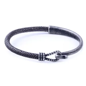 2022 Hot luxury stingray genuine leather bracelet male stainless steel nail bangle handmade leather bracelet for men