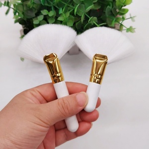 Pelo suave y esponjoso, mango blanco <span class=keywords><strong>de</strong></span> metal dorado, cepillo <span class=keywords><strong>de</strong></span> ventilador grande, 9cm, 11,5 cm, máscara Facial <span class=keywords><strong>de</strong></span> esteticista corta, cepillo <span class=keywords><strong>de</strong></span> ventilador - Product Image 1