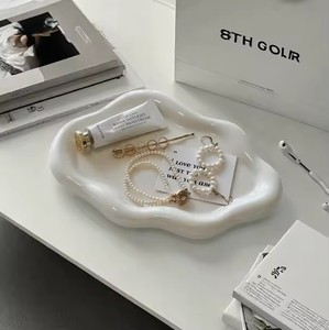 Bandeja de Almacenamiento de Joyas de PP de Diseño Moderno Personalizado, con Forma de Nube Tallada, Acabado Galvanizado, Multifuncional y Portátil para Aretes y Anillos - Product Image 4