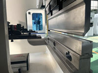 Presse plieuse électro-hydraulique CNC synchronisée manuelle haute efficacité 40T 1600mm avec moteur servo et engrenage moteur haute précision