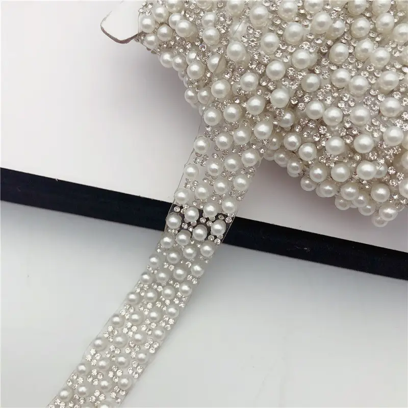 Perle Di Cristallo Strass in rilievo Applique Finiture di Strass Iron On nuziale Accessori di Cucito Torta Banding gioielli