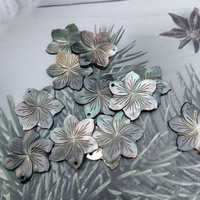 Pendentifs en nacre noire naturelle sculptée à la main de 32-37 mm, fleurs en corail blanc, bijoux en vrac pour la fabrication de bijoux, bijoux des îles hawaïennes