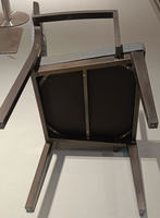 Fauteuil moderne en similicuir PU, dossier solide, confortable, mobilier de salle à manger, cadre noir, assise grise, chaises de restaurant en gros