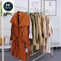 Vêtements d'occasion - Trench-coats pour femmes de qualité supérieure, automne/hiver. Quantité minimale de commande : 100 kg. Achat en gros par lots