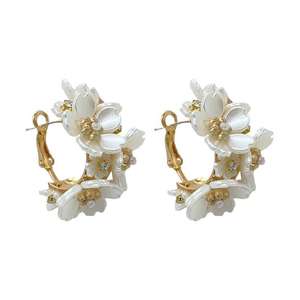 Pendientes de flor blanca de resina romántica dulce para mujer, pendientes de racimo de flores de perlas de imitación elegantes a la moda, accesorios de joyería <span class=keywords><strong>Pai</strong></span> - Product Image 5