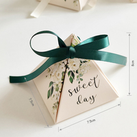 Recycelte Materialien Dreieckige Pyramidenform Geschenkbox Glänzende Laminierung Babyparty Papierboxen für Hochzeitsgeschenke Lebensmittelverpackung