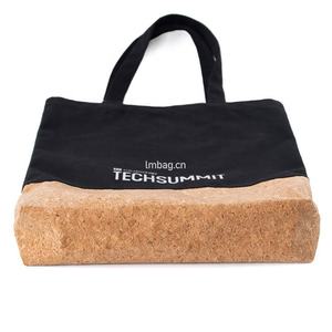 Bolso Tote de mujer de lona de algodón negro natural y corcho con estampado de letras - Product Image 5