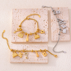 กำไลข้อมือวินเทจแบบปรับแต่งได้ ป้องกันการหมอง 18K ทอง PVD สแตนเลสสตีล พร้อมตัวล็อกแบบกระเป๋าและจี้เปลี่ยนได้ - Product Image 3