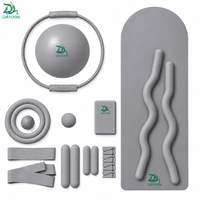 Kit d'accessoires de fitness et de yoga personnalisé avec logo, comprenant un anneau de Pilates, une balle de Pilates, des bandes de résistance et des poids de fitness