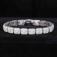 Bracelets de tennis personnalisables très demandés, entièrement sertis de moissanite ronde brillante plaquée argent