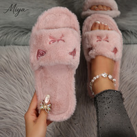YJ76 Nouveaux modèles de pantoufles en peluche à bout ouvert pour femme, collection automne-hiver 2026, avec broderie nœud mignon et fourrure synthétique plate