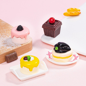 Miniature de dessert mignonne en résine pour maison de poupée, figurine de gâteau miniature pour loisirs créatifs et décoration de bureau à domicile - Product Image 2