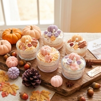 Bougie parfumée à la cire de soja parfumée à la citrouille, style dessert, récolte d'automne, bougie décorative parfumée, pot en verre fait main, OEM ODM, bougies aromatiques