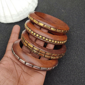Brazalete de Madera con Cierre de Patrón, Hecho a Mano, Personalizable, Joyería Tradicional para la Muñeca, Accesorio de Moda Cultural para Celebraciones - Product Image 1