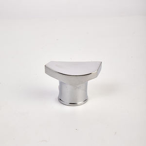 Tapas de Perfume Personalizadas, Forma Triangular, Aleación de Zinc Zamac Plateada, Tapas para Frascos de Perfume, Perfume Árabe - Product Image 1