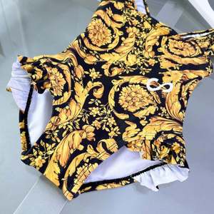 Nouvelle Arrivée Maillot de Bain Enfant Fille Taille Haute Volants Une Pièce Luxe Famille Marque Célèbre Floral Spandex/Polyester - Product Image 3