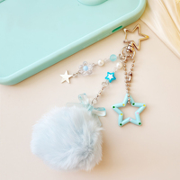 Porte-clés semi-artisanal moelleux avec perles et pompon, fermoir mousqueton, breloque mignonne pour sac à dos de filles, idéal pour la décoration et comme cadeau tendance