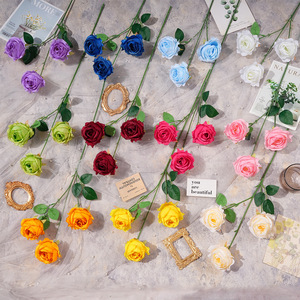 ช่อดอกกุหลาบผ้าไหมเทียม 3 หัว สีพีช สำหรับตกแต่งงานแต่งงานและบ้าน - Product Image 1