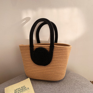 Bolso Tote Tejido en Forma de Cesta Color Caqui y Negro Estilo Bohemio para Uso Diario Primavera 2023 - Product Image 4