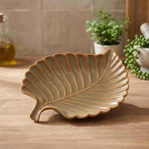 จานเซรามิกรูปใบไม้ งานแฮนด์เมด สไตล์วาบิซาบิ สำหรับตกแต่งโต๊ะ - Product Image 1