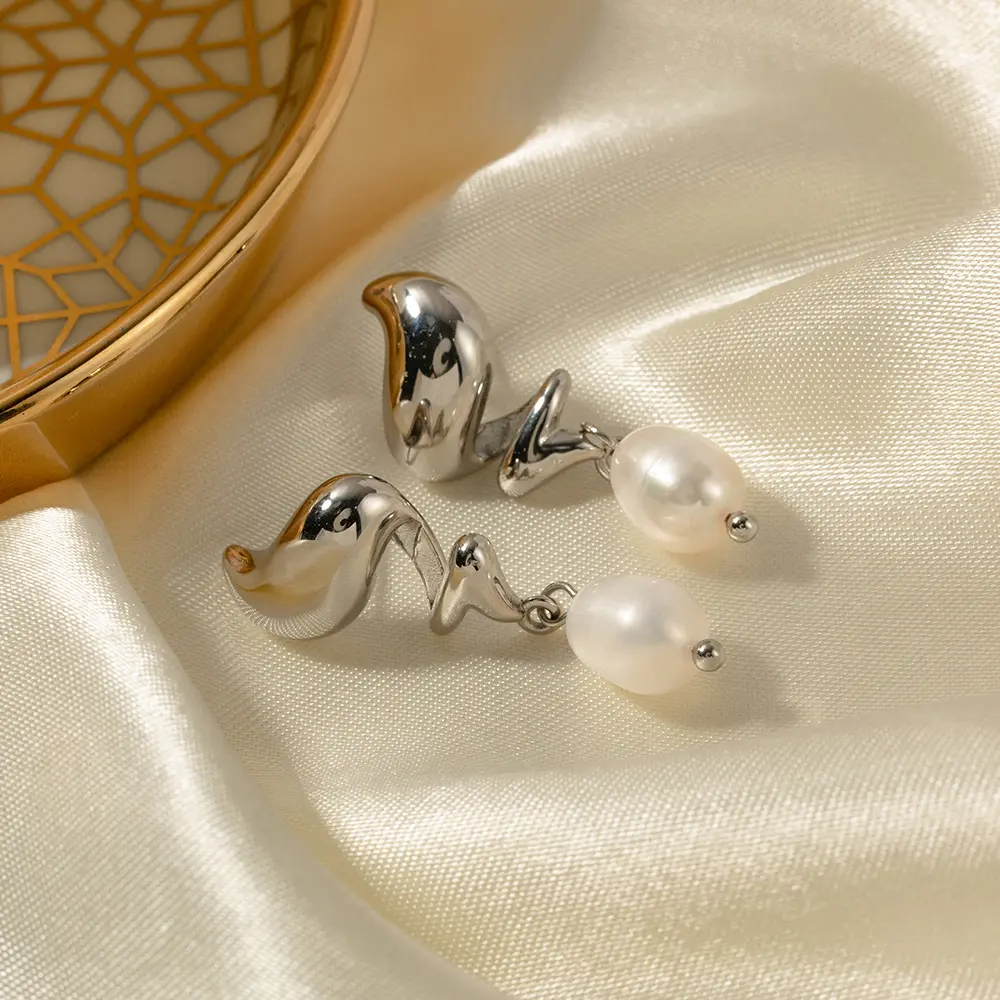 Aretas gioielli in acciaio inossidabile temperamento personalizzato Design di nicchia orecchini pendenti da donna con perle rotanti in acciaio al titanio