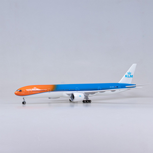 Modelo de Avión YiGuan de Resina Fundida a Presión 777 Royal Netherlands de 47 cm 1/157 con Iluminación LED Simulada y Sonido Controlado, Regalo Empresarial - Product Image 3