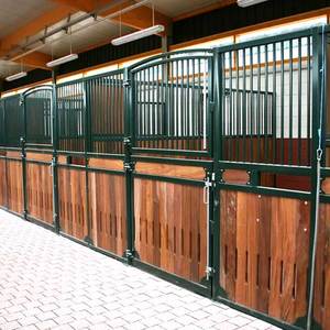 Estructura de acero galvanizado de caballo estable con revestimiento de bambú Puertas estables de granja de lujo sostenibles <span class=keywords><strong>para</strong></span> <span class=keywords><strong>caballos</strong></span> Establo de caballo portátil - Product Image 1