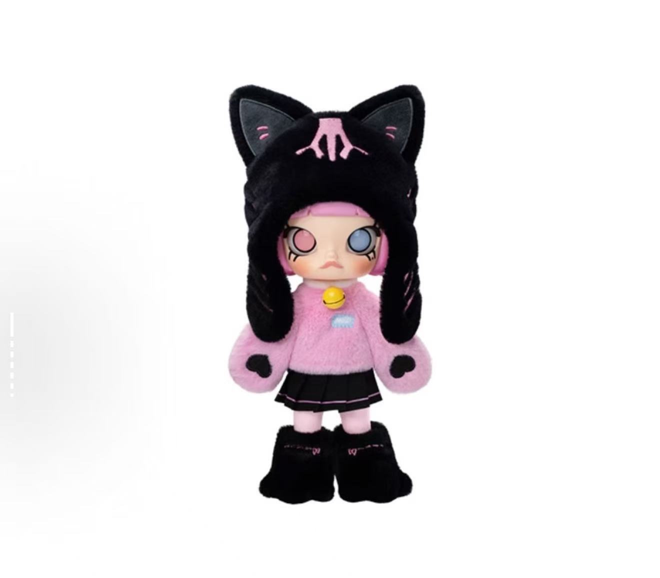 Secret MOLLY se cache des chats et des chats noirs.