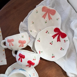 Conjunto de Caneca e Prato de Café com Design de Menina Fofa, Coração de Cereja em Relevo, Caneca de Cerâmica Pintada à Mão de Alto Nível - Product Image 2