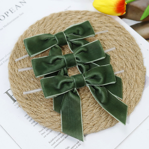 12개 크리스마스 그린 벨벳 리본과 폴리에스터 화환 가랜드, 트리 장식용 꼬임 리본 - Product Image 1