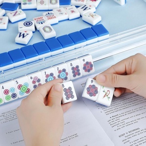 Juego de Mahjong Americano, 160 Fichas de Mahjong Americanas Grabadas en Acrílico Blanco y Azul, Juego de Mahjong con Estuche de Viaje Portátil - Product Image 2