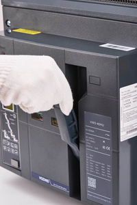 VOZWEI VW3-40HU 3P 3 Kutub 4000A 1600A 1250A 1000 2500 3200 Amp 2000 Ampere AC 1140V 800VAC 80kA 75kA ACB Pemutus Sirkuit Udara - Product Image 3