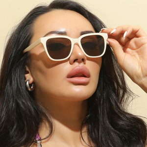 แว่นกันแดดซันเวย์ รุ่นขายดี ดีไซน์เรียบหรู สำหรับผู้หญิง สไตล์คลาสสิก - Product Image 1