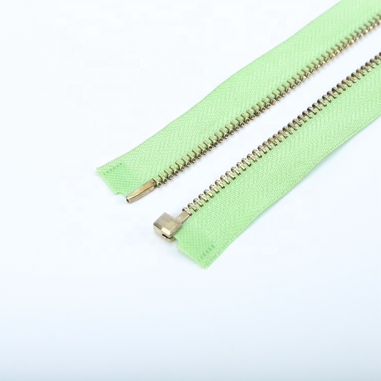 Аксессуары для одежды; Широкая молния из металлического материала; Застежка-молния