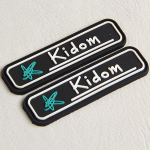 Étiquette en caoutchouc PVC adhésive personnalisée, logo en relief 3D, patch pour vêtements, sacs, sièges de voiture et accessoires - Product Image 4