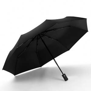 Parapluie pliant automatique promotionnel personnalisé avec logo, grand format, en vinyle UV noir avec sangle de suspension, idéal pour cadeau d'entreprise - Product Image 6