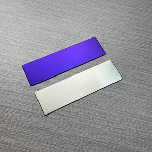 Badge d'identification d'employé en acier inoxydable brossé Yuande, matériau plat plaqué, avec épingle, badge nominatif en métal coloré - Product Image 3