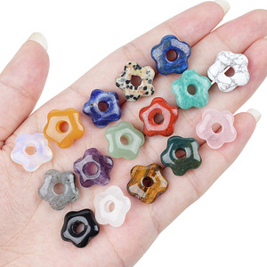 Atacado: Contas de Cristal Polido de 15mm com Flores Esculpidas de Pedra Preciosa Natural e Cinco Pétalas com Furo para Joias DIY - Product Image 3