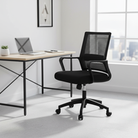 Chaise de bureau élégante pivotante ergonomique à hauteur réglable avec base en nylon et dossier en maille rouge pour usage domestique