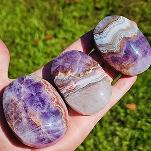 Cristal de Palma de Amatista y Ágata al por Mayor, Cristal Curativo Natural Pulido de Forma Ovalada, Piedra de Bolsillo para Decoración del Hogar Única y Regalos Navideños - Product Image 2