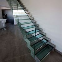 Escalier en verre en zigzag, designs d'escaliers intérieurs personnalisés
