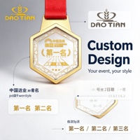 Médaille de finisseur de course sportive en alliage de zinc avec incrustation de cristal, finition plaquée or rose bronze, conception personnalisée du fabricant, avec ruban